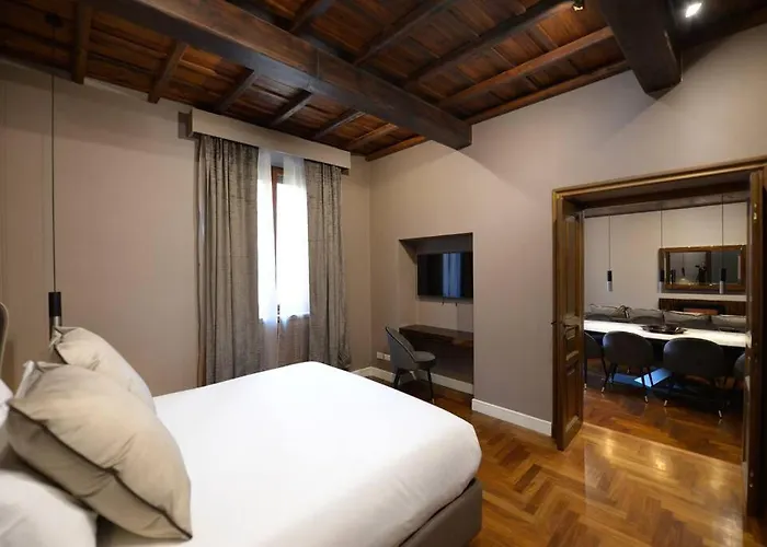 The Frattina - Luxury Serviced * Rome